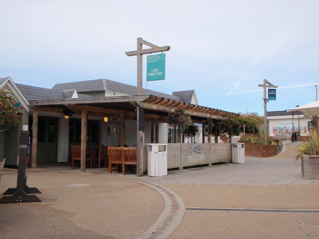 Holidays At Perran Sands Holiday Park Perranporth Eksteriør billede